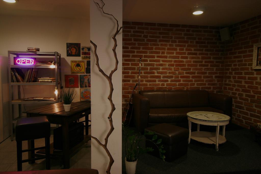 Pozitiv Hostel Загреб Экстерьер фото