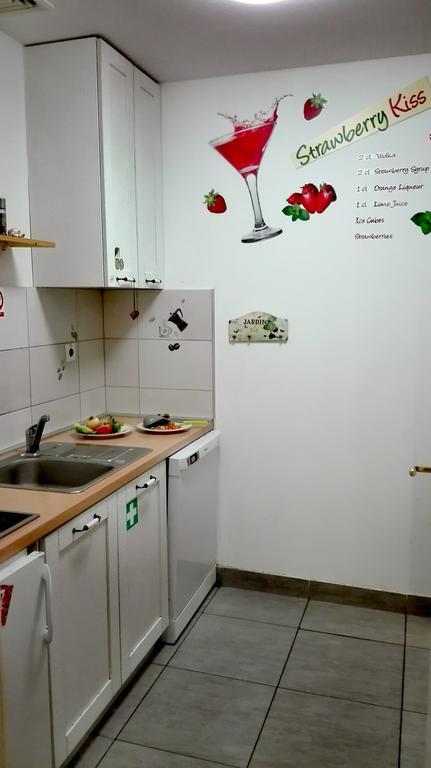 Pozitiv Hostel Загреб Экстерьер фото